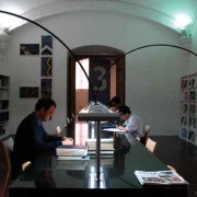 A modern reading library with multiple medias (photo: Rudy Girón/rudygiron.com)