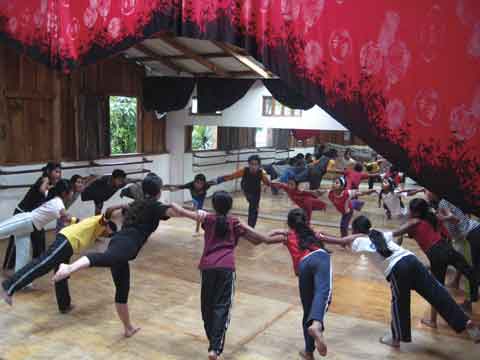 Gabriela (Gabi to her students) leading a dance exercise 