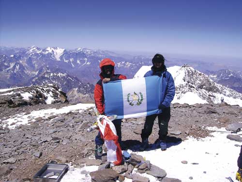Vinicio and Manuel Álvarez fly Guatemala’s colors on the summit of Monte Aconcagua